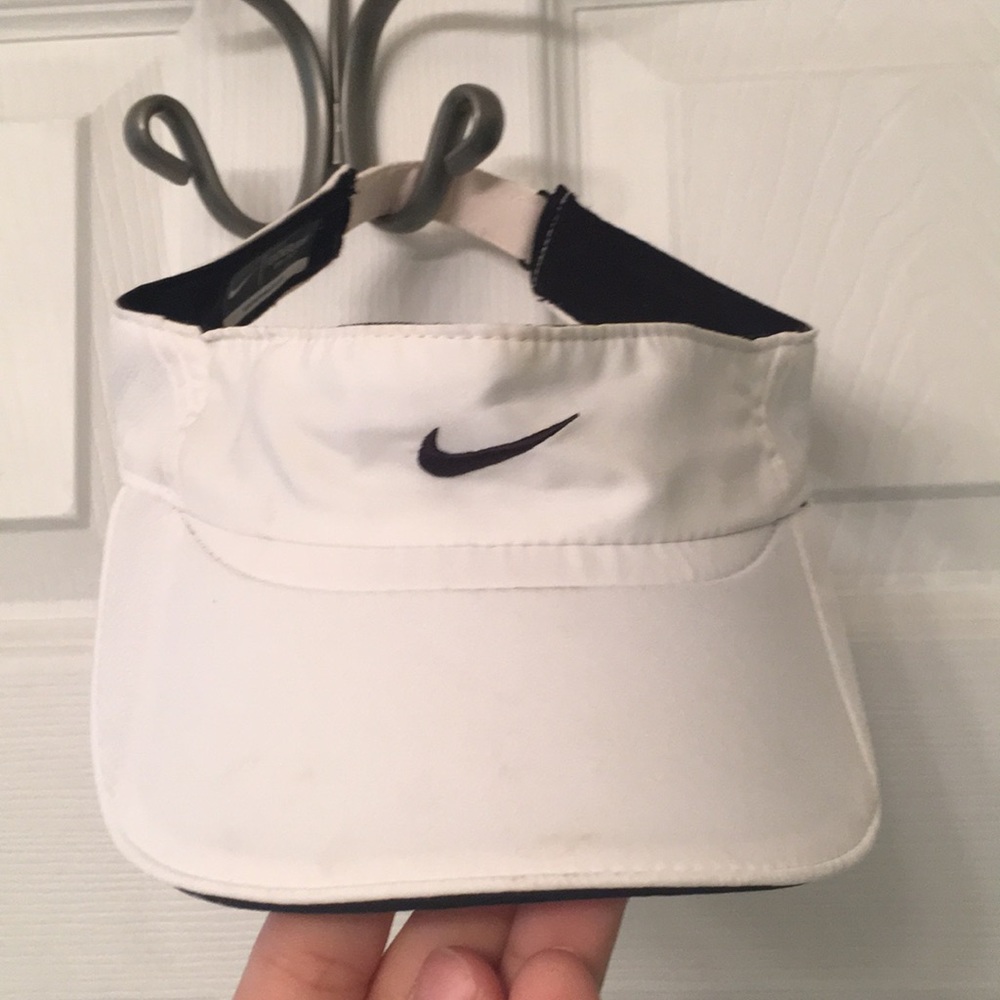 Nike FeatherLight visor